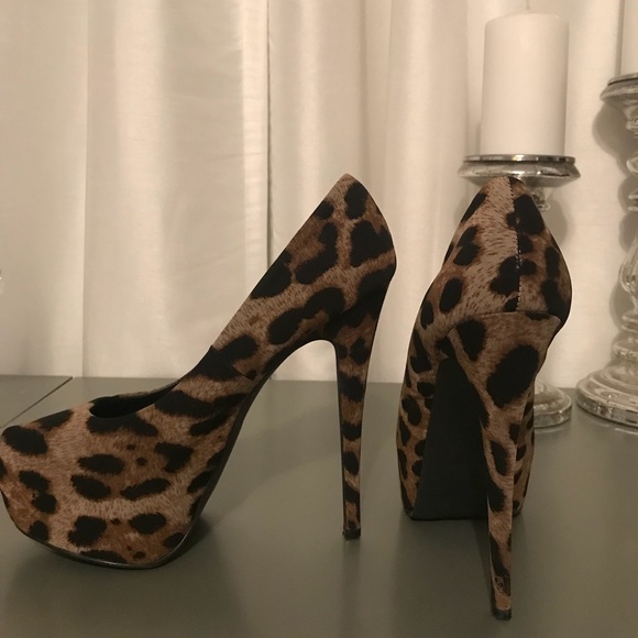 Steve Madden cheetah heels - Picture 2 of 4